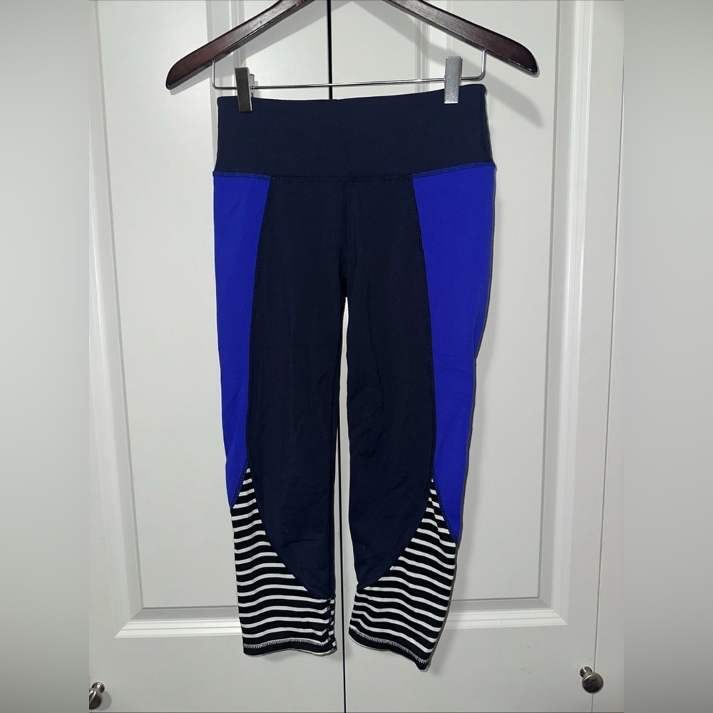 Athleta High Rise Flow Stripe Chaturanga Capri Power Leggings S